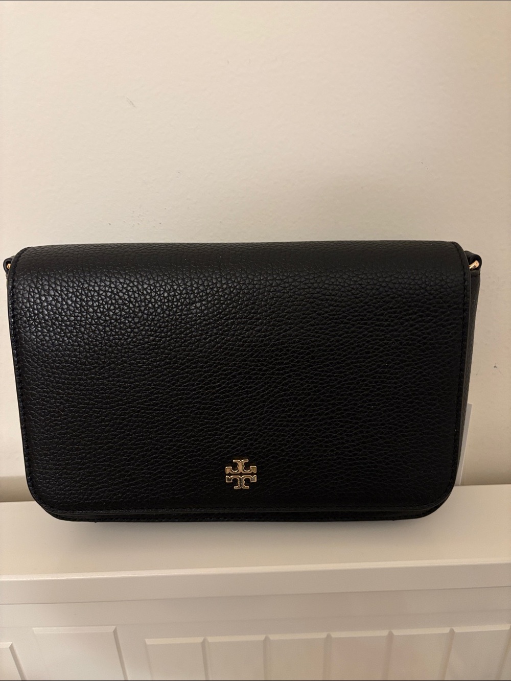 Tory Burch Carter Black Pebbled Leather Crossbody bag with Gold Logo nwt